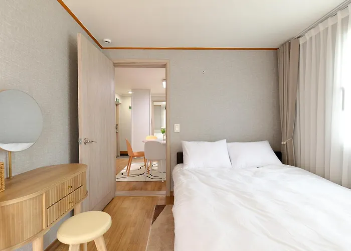 New! Cozy! #grace Haven At Coex# 2r 3bed, 3-min Subway #next To Coex# Gangnam District, Jamsil, Lotte World# *